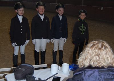 Teilnehmer im Reiterwettbewerb der Jungen